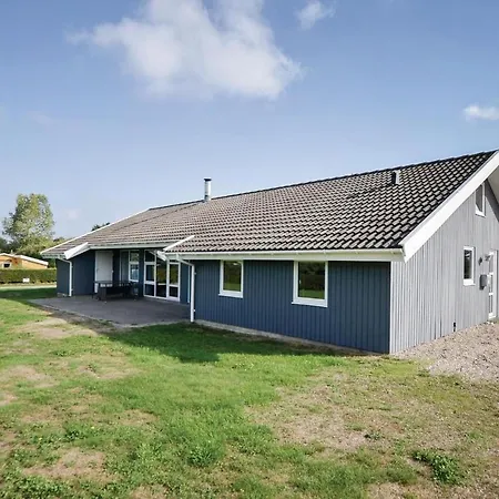 Five-bedroom Holiday In *