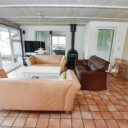 Ferienhaus Five-bedroom Holiday In *