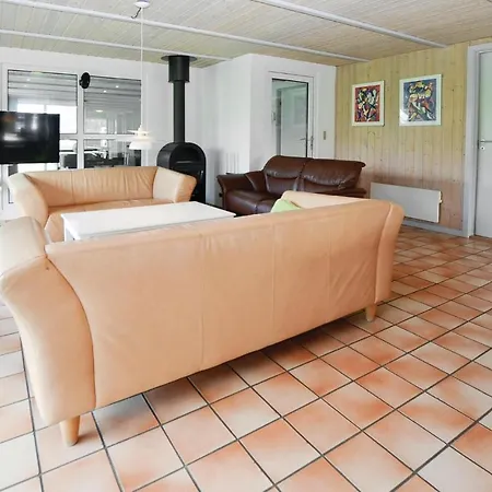 Ferienhaus Five-bedroom Holiday In *