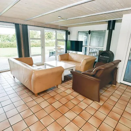 Five-bedroom Holiday In Ferienhaus *